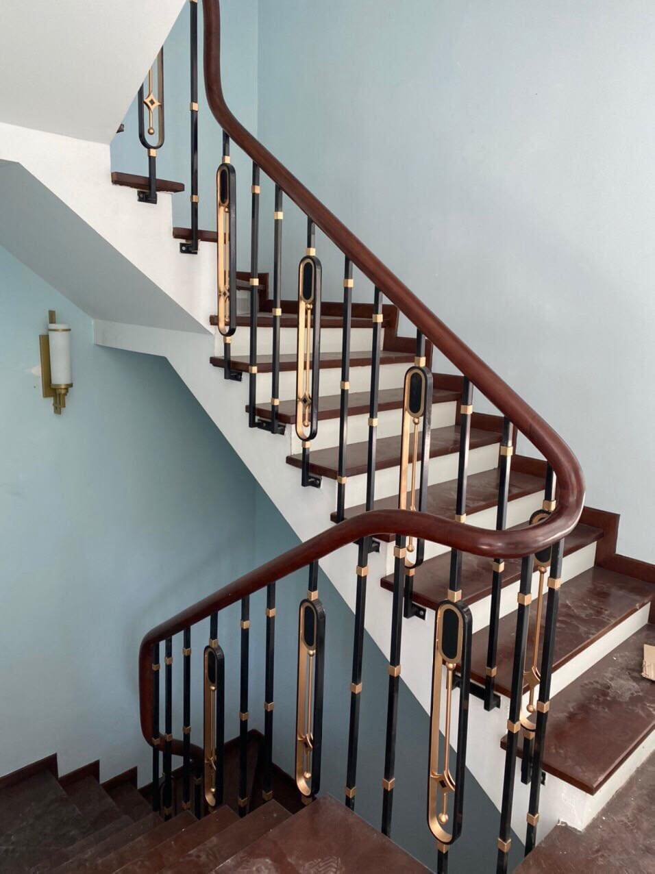 Cầu thang sắt 70 trong catalog cầu thang sắt nghệ thuật của Cầu Thang Đẹp Miền Bắc