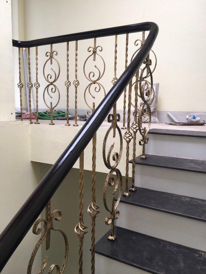 Cầu thang sắt 14 trong catalog cầu thang sắt nghệ thuật của Cầu Thang Đẹp Miền Bắc