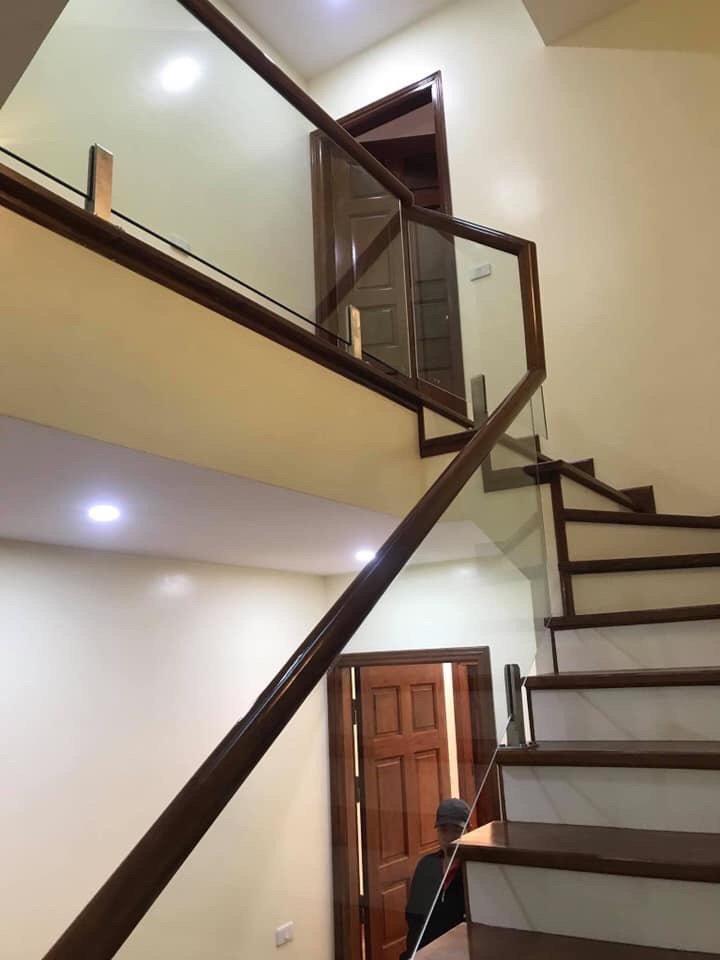 Cầu thang kính 56 trong catalog cầu thang kính của Cầu Thang Đẹp Miền Bắc