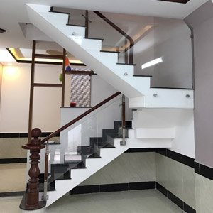 Cầu thang kính 35 trong catalog cầu thang kính của Cầu Thang Đẹp Miền Bắc