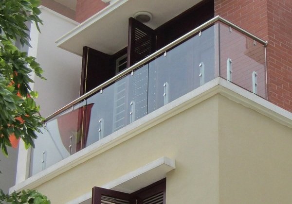 Lan can kính 11 trong catalog lan can kính của Cầu Thang Đẹp Miền Bắc